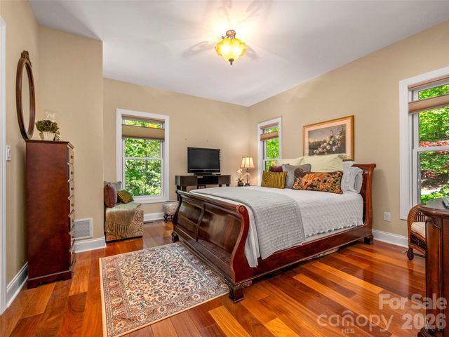 100 Falls Summit Road, Hendersonville, NC 28739