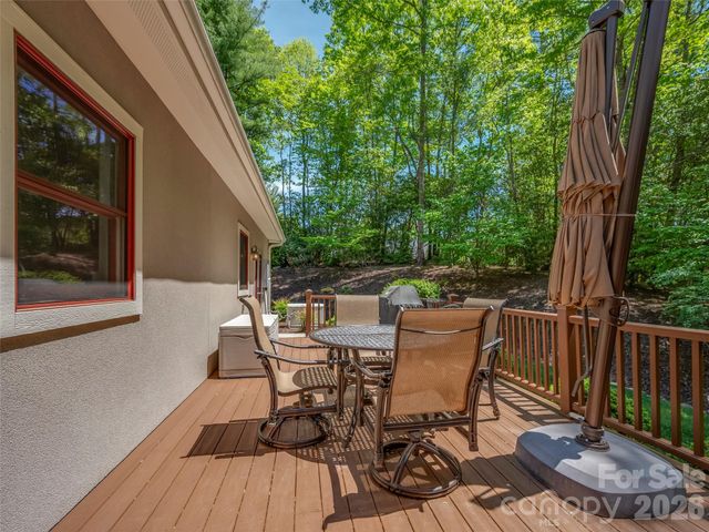100 Falls Summit Road, Hendersonville, NC 28739