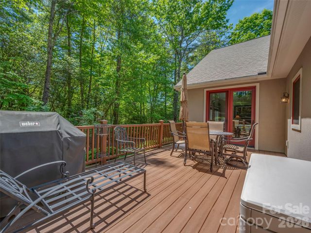 100 Falls Summit Road, Hendersonville, NC 28739