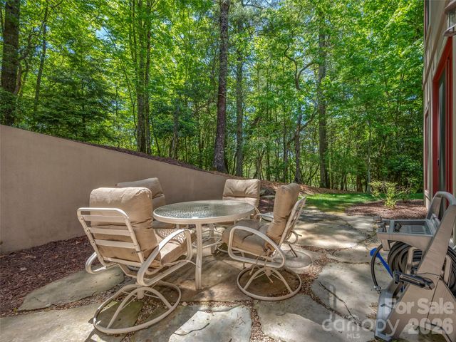 100 Falls Summit Road, Hendersonville, NC 28739