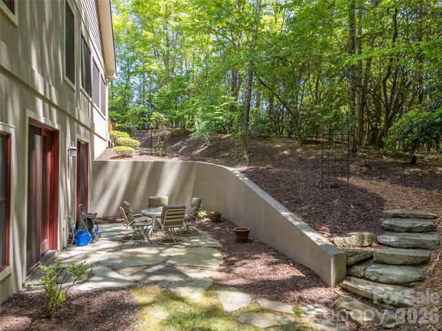 100 Falls Summit Road, Hendersonville, NC 28739