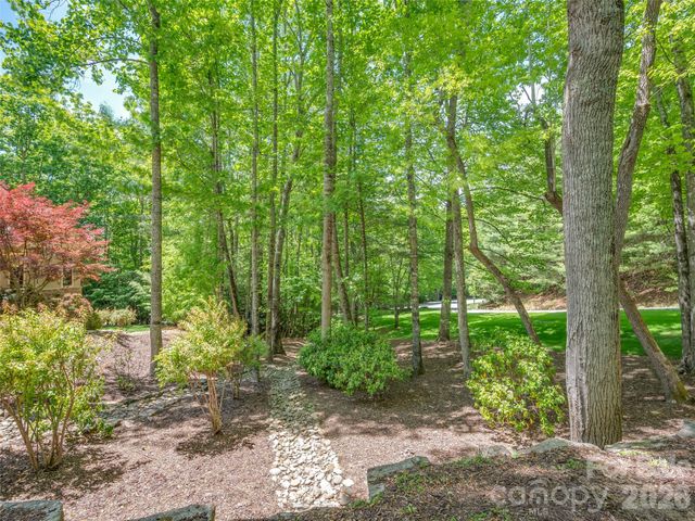 100 Falls Summit Road, Hendersonville, NC 28739