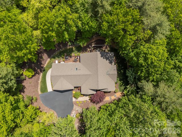 100 Falls Summit Road, Hendersonville, NC 28739