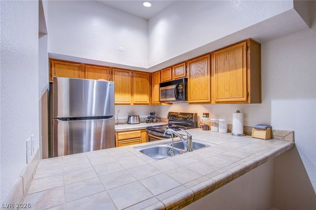 2225 Pine Breeze Lane 206, Las Vegas, NV 89119