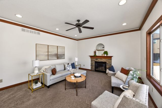 9733 Hazelwood Avenue, Johnston, IA 50131