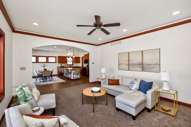 9733 Hazelwood Avenue, Johnston, IA 50131