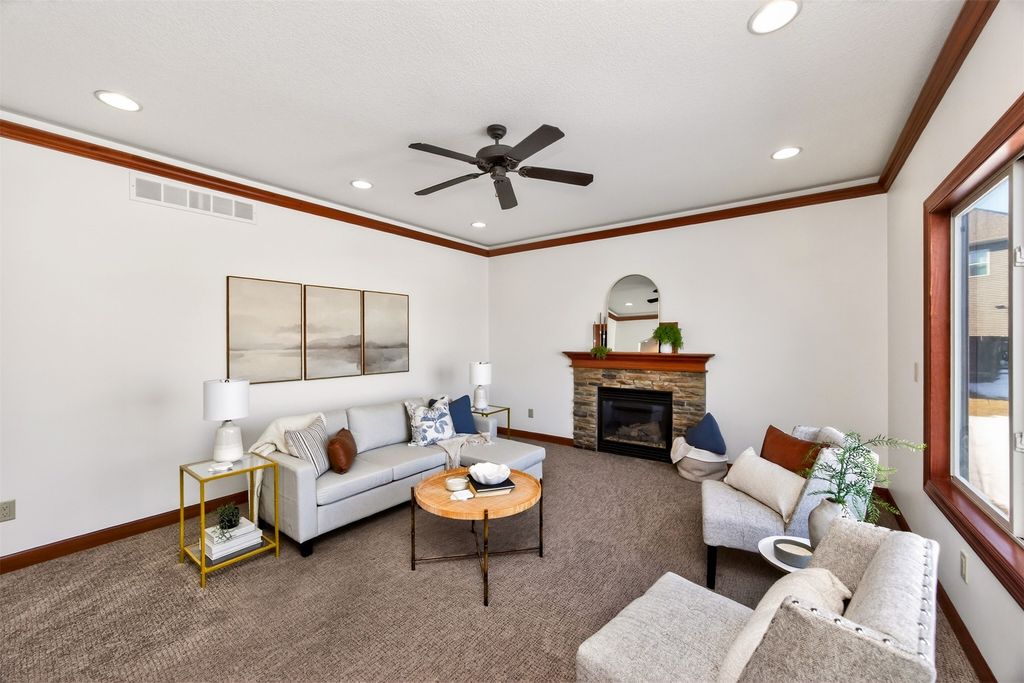 9733 Hazelwood Avenue, Johnston, IA 50131