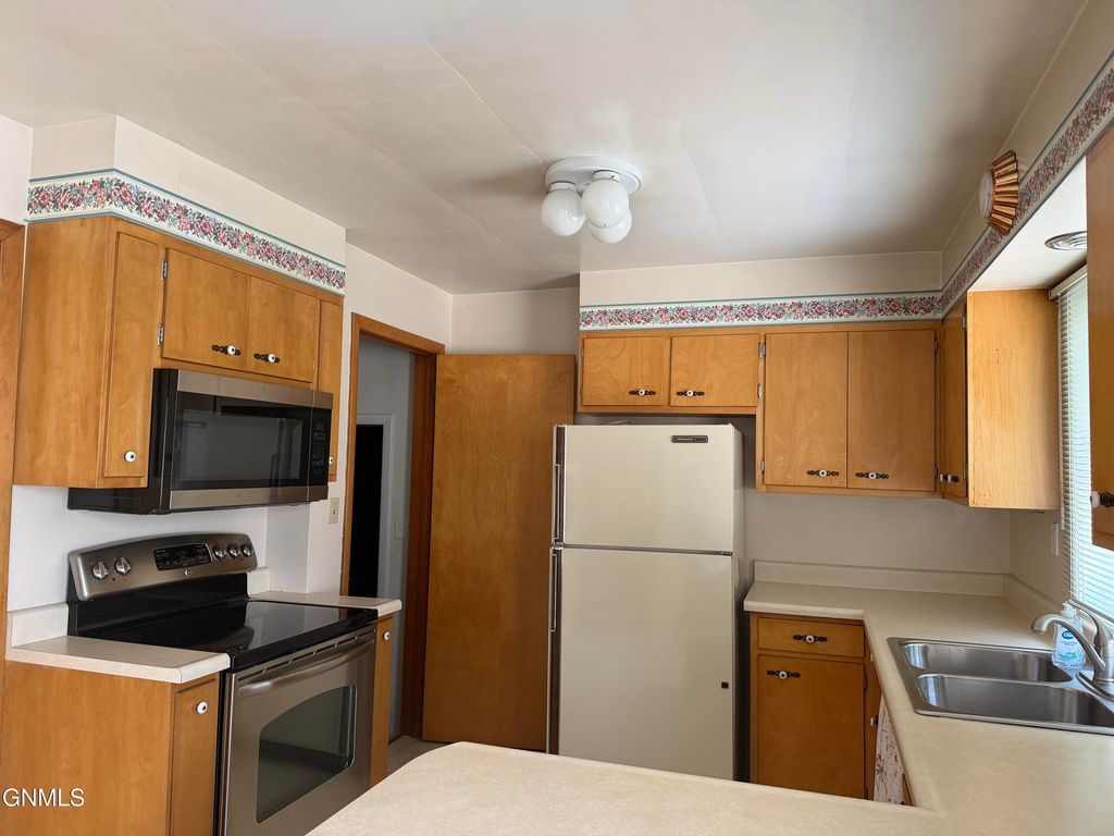 609 14th Avenue W, Williston, ND 58801 photo 5