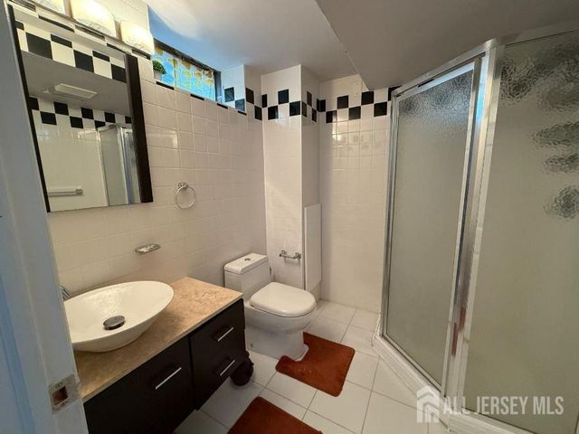 121 E Dunham Avenue, Edison, NJ 08817