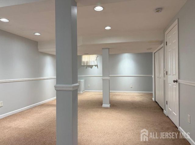 121 E Dunham Avenue, Edison, NJ 08817