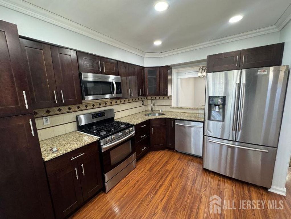 121 E Dunham Avenue, Edison, NJ 08817