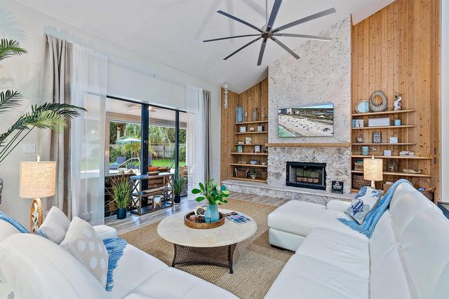 8422 SE Quail Ridge Way, Hobe Sound, FL 33455