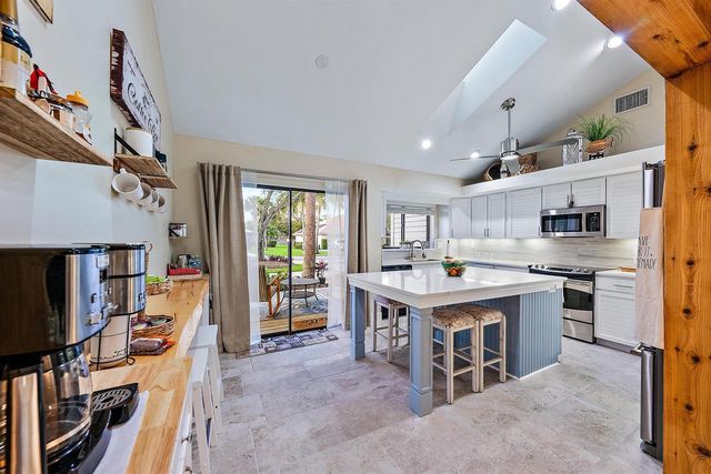 8422 SE Quail Ridge Way, Hobe Sound, FL 33455