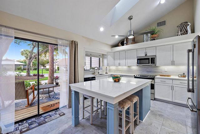 8422 SE Quail Ridge Way, Hobe Sound, FL 33455