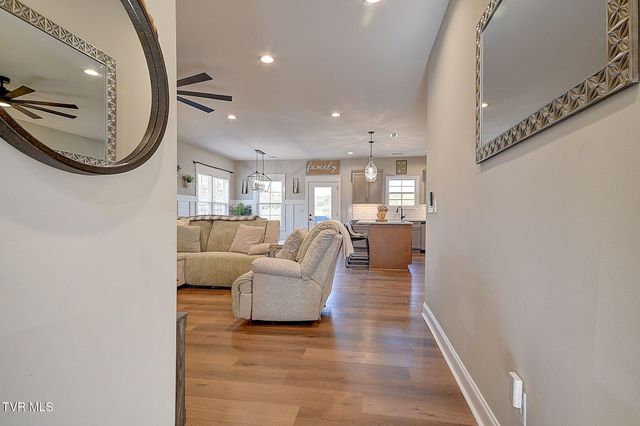 939 Daybreak Crest, Jonesborough, TN 37659