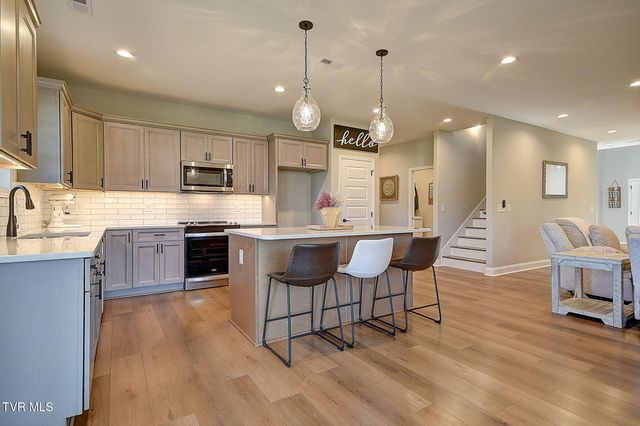 939 Daybreak Crest, Jonesborough, TN 37659