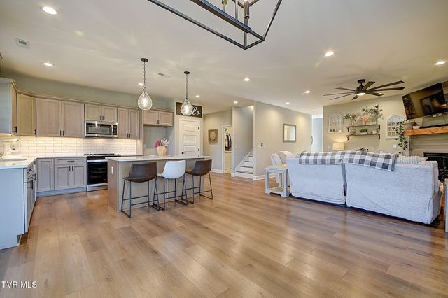 939 Daybreak Crest, Jonesborough, TN 37659