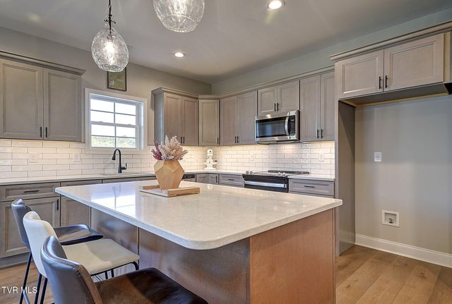 939 Daybreak Crest, Jonesborough, TN 37659