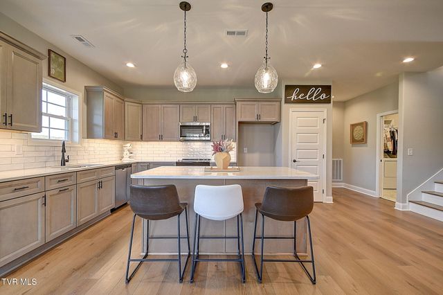 939 Daybreak Crest, Jonesborough, TN 37659