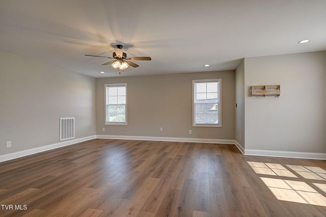 939 Daybreak Crest, Jonesborough, TN 37659