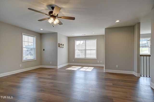 939 Daybreak Crest, Jonesborough, TN 37659