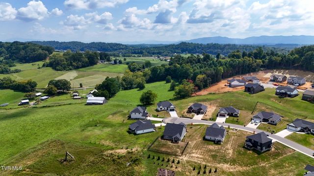 939 Daybreak Crest, Jonesborough, TN 37659