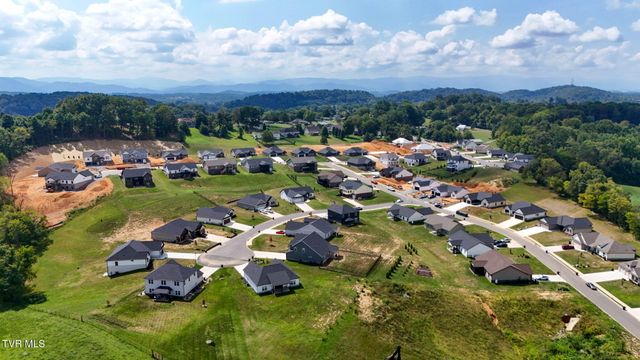 939 Daybreak Crest, Jonesborough, TN 37659