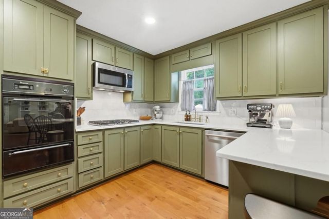 218 King Arthur Drive, Woodstock, GA 30189