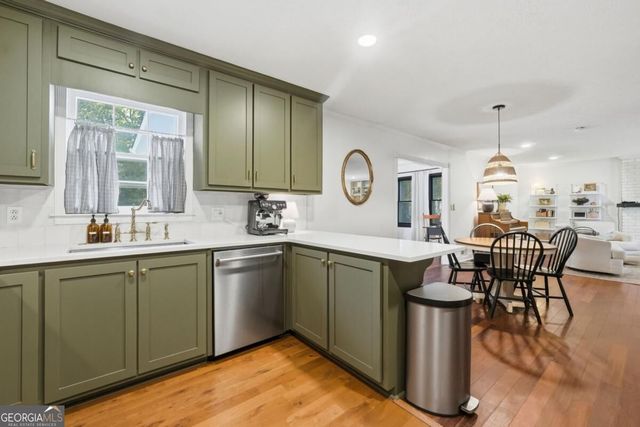 218 King Arthur Drive, Woodstock, GA 30189