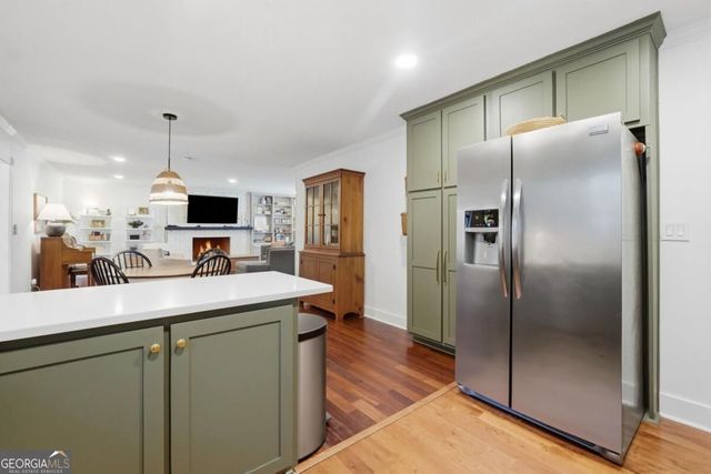 218 King Arthur Drive, Woodstock, GA 30189