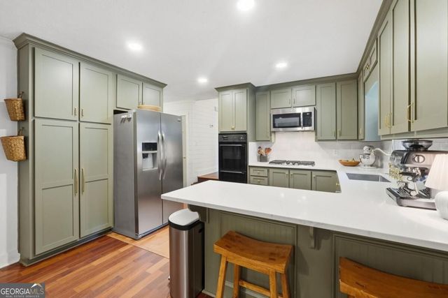 218 King Arthur Drive, Woodstock, GA 30189