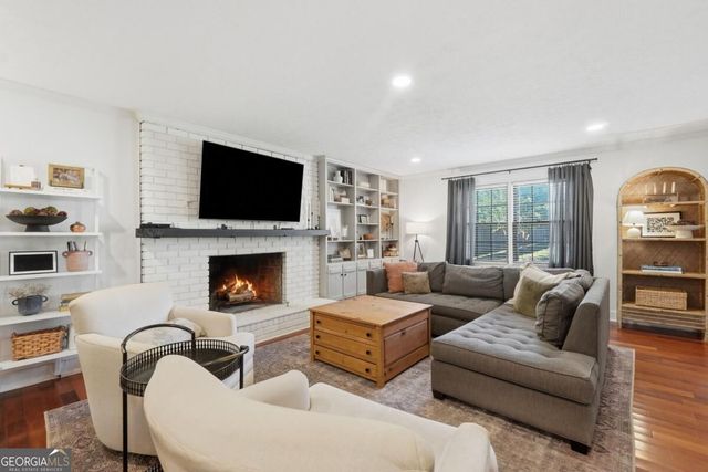218 King Arthur Drive, Woodstock, GA 30189
