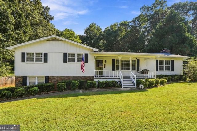 218 King Arthur Drive, Woodstock, GA 30189