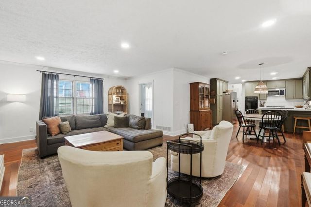 218 King Arthur Drive, Woodstock, GA 30189