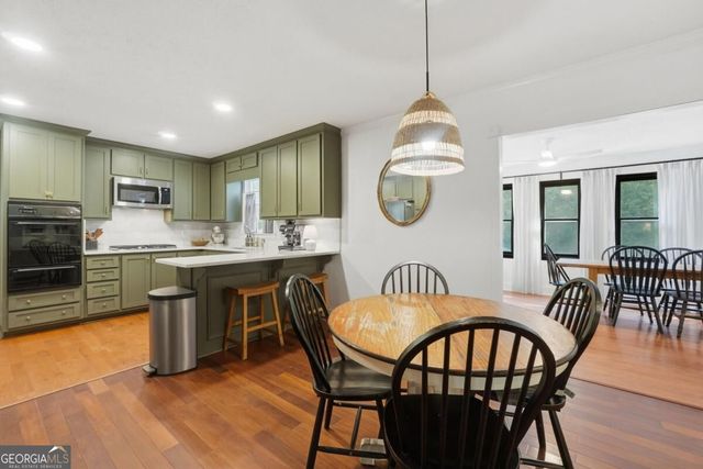 218 King Arthur Drive, Woodstock, GA 30189