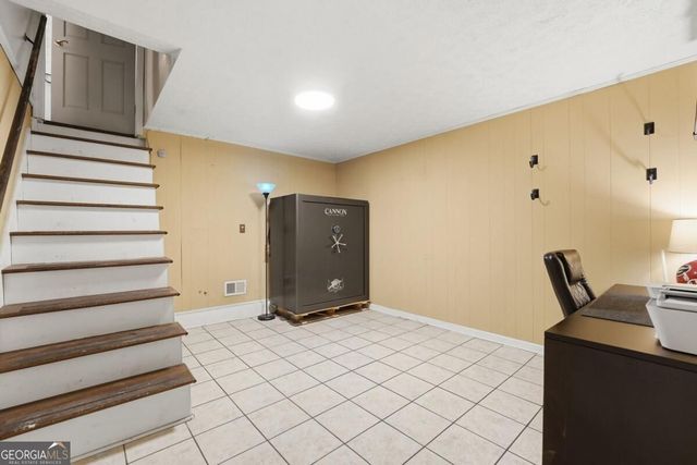 218 King Arthur Drive, Woodstock, GA 30189