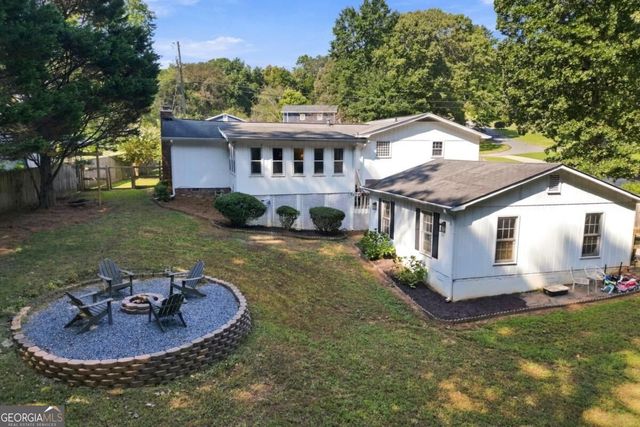 218 King Arthur Drive, Woodstock, GA 30189