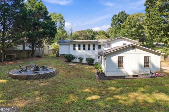218 King Arthur Drive, Woodstock, GA 30189
