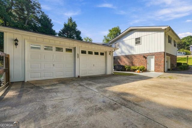 218 King Arthur Drive, Woodstock, GA 30189