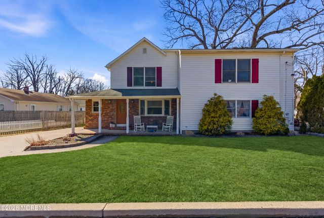 120 Whalepond Road, Oakhurst, NJ 07755