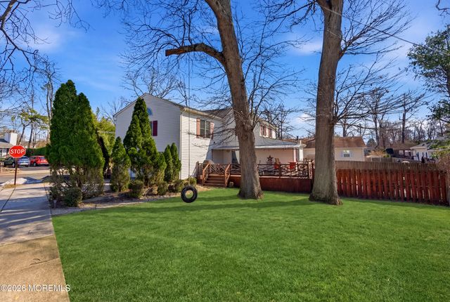 120 Whalepond Road, Oakhurst, NJ 07755