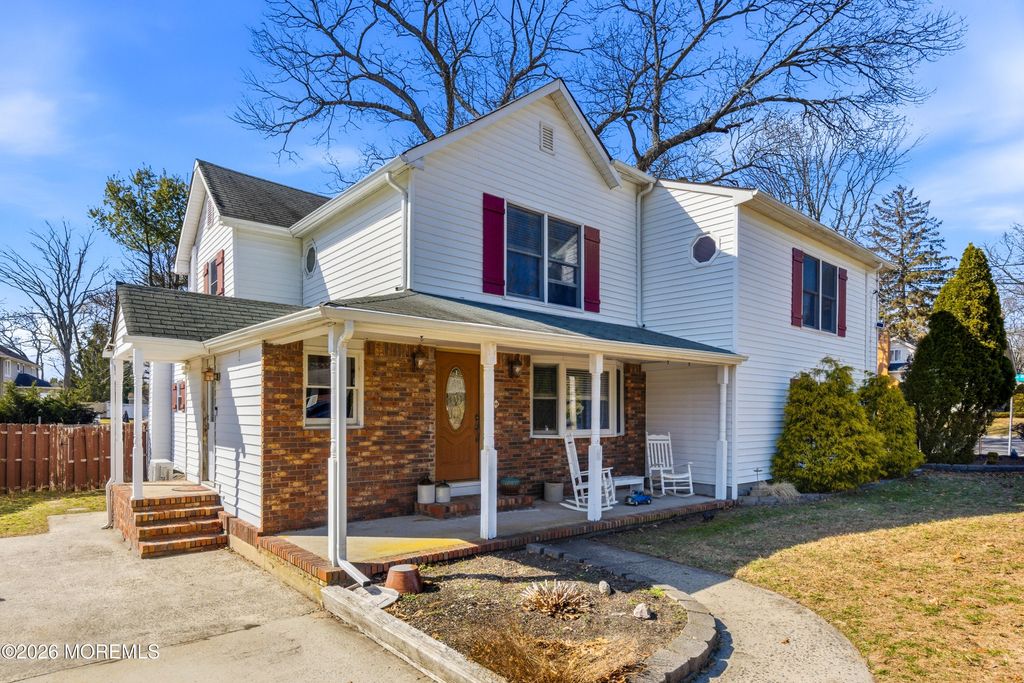 120 Whalepond Road, Oakhurst, NJ 07755