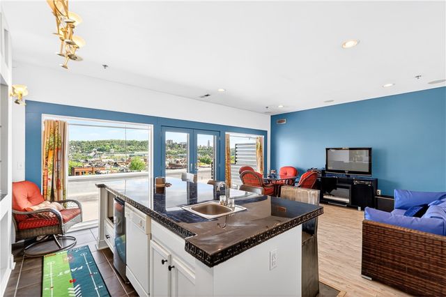 2250 Mary St 315, South Side, PA 15203