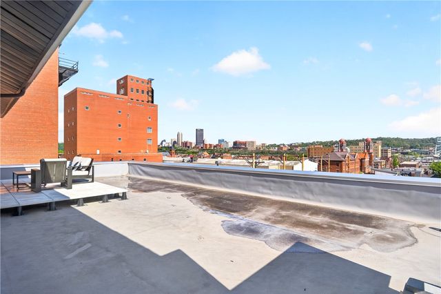 2250 Mary St 315, South Side, PA 15203