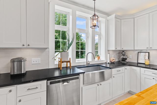 260 N MAIN ST, Amherst, VA 24521