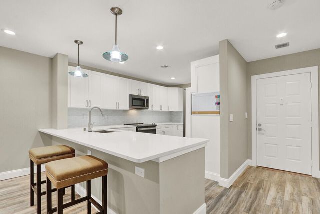 12910 BRIARLAKE Drive 203, Palm Beach Gardens, FL 33418