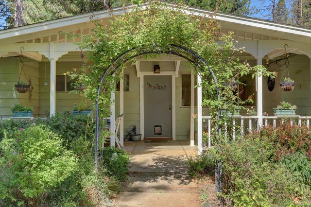 13814 Day Rd, Grass Valley, CA 95945