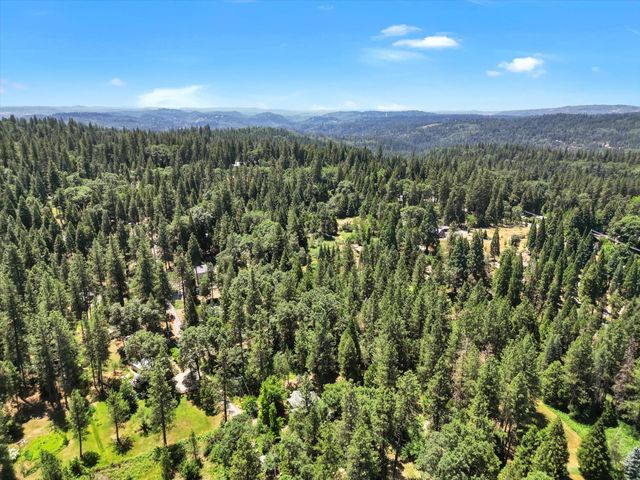 13814 Day Rd, Grass Valley, CA 95945