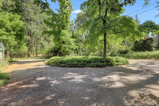13814 Day Rd, Grass Valley, CA 95945