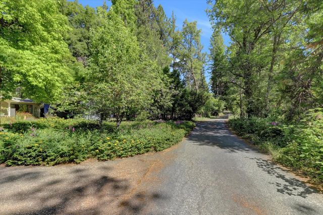 13814 Day Rd, Grass Valley, CA 95945